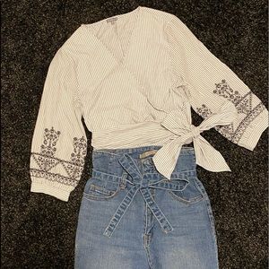 Long sleeve crop top.